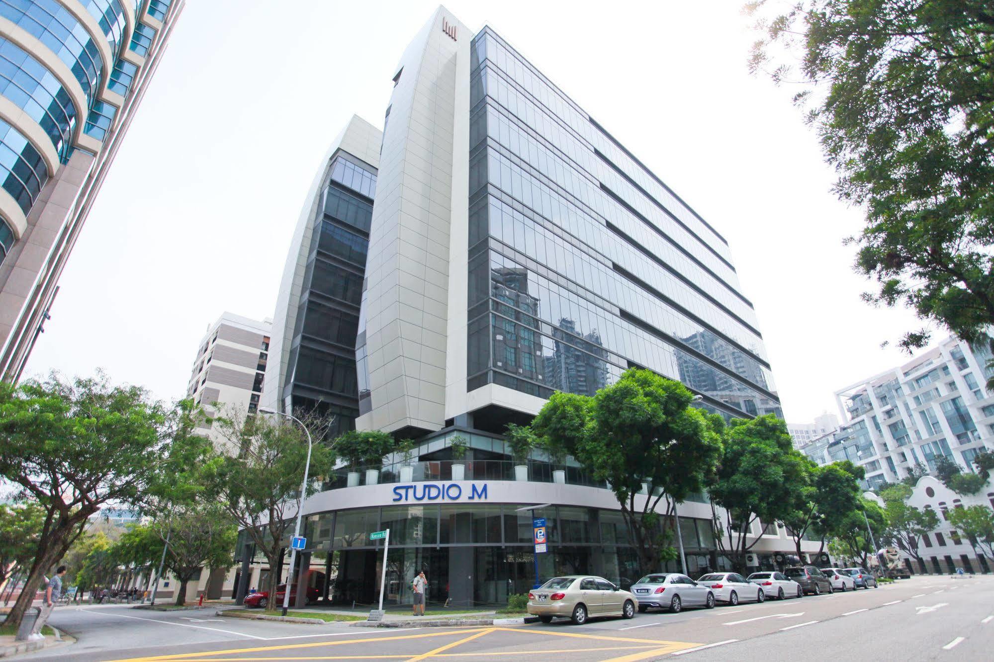 M 4* Singapura